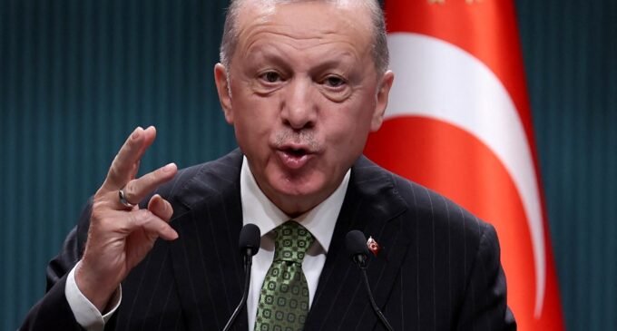 Alta inflação é “continuação de 15 de julho”, Erdoğan diz em mensagem no 6º aniversário do golpe fracassado