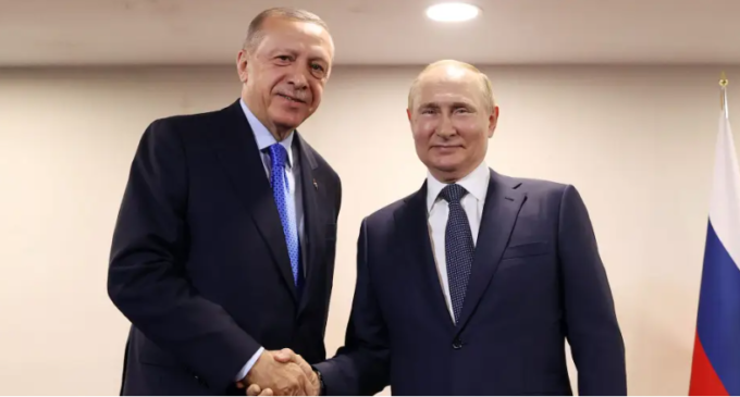 Logo antes de se reunir com Putin no Irã, o Erdogan da Turquia ameaça “congelar” a adesão da Suécia e da Finlândia à OTAN