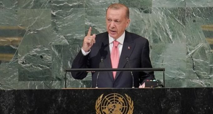 Turquia promete defender interesses contra Grécia em meio a tensões