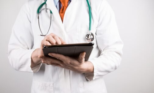 Tribunal turco ordena a detenção de chefe de grupo médico por acusações de “propaganda terrorista”