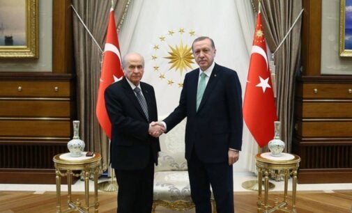 Erdoğan chega a ‘acordo preliminar’ com aliado de extrema-direita para realizar eleições em 30 de abril