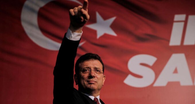 Um tribunal turco condenou o rival de Erdogan à prisão. Isso pode ser um tiro pela culatra