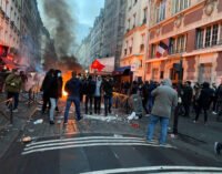 Turquia denuncia políticos franceses por participarem de protesto contra a matança de curdos