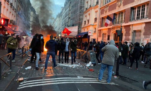 Turquia denuncia políticos franceses por participarem de protesto contra a matança de curdos