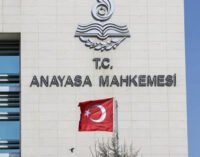 Principal tribunal da Turquia considera violação de direitos a demissão devida supostos laços do cônjuge com movimento Hizmet