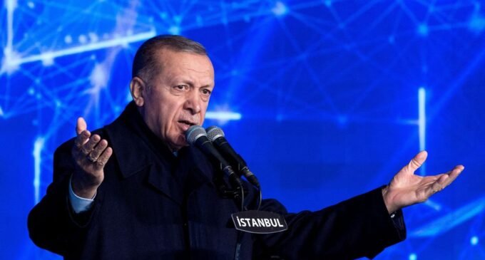 Erdogan tenta salvar credibilidade econômica antes das eleições na Turquia