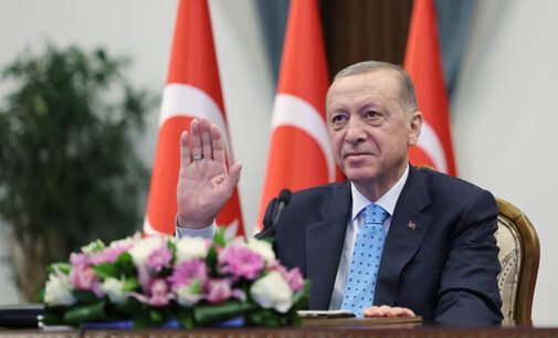 Erdoğan doente ressurge em evento de usina nuclear com Putin por link de vídeo
