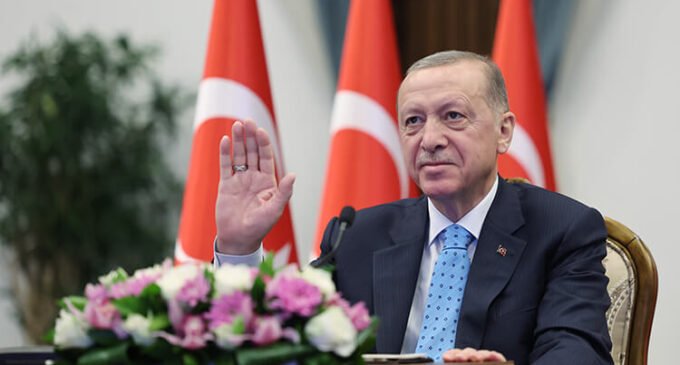 Erdoğan doente ressurge em evento de usina nuclear com Putin por link de vídeo
