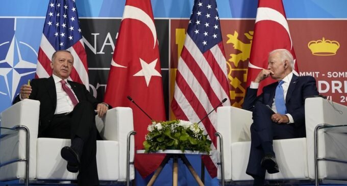Administração Biden avança com importante acordo de equipamentos para os F-16 para a Turquia
