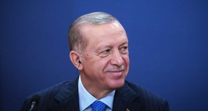 Por que Erdogan enfrenta uma disputa acirrada nas eleições da Turquia