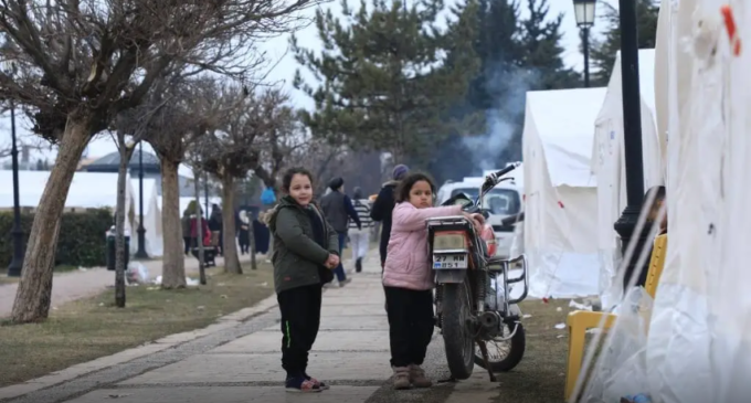 6,2 milhões de crianças continuam a enfrentar condições desesperadoras na Turquia e na Síria desde os terremotos, diz UNICEF