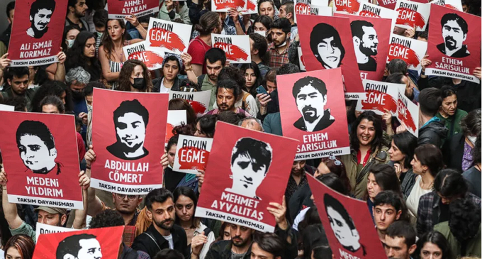 Conselho da Europa condena sentença de ativista por ligação a protestos na Turquia