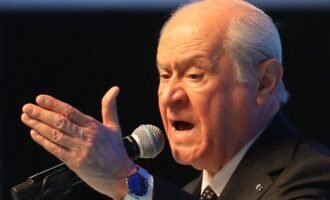 Bahçeli defende eleições antecipadas para viabilizar candidatura de Erdoğan em 2028