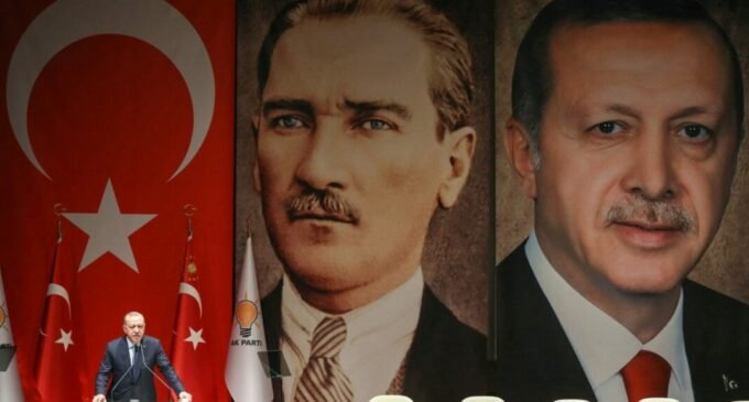 Ambições políticas de Erdoğan representam ameaça para república à medida que esta completa 100 anos