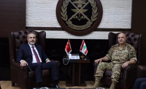 Ministro de Relações Exteriores da Turquia ainda se considera o chefe de inteligência