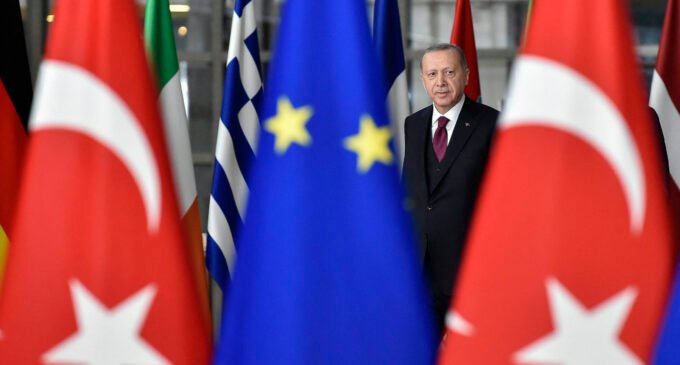 UE critica apoio da Turquia ao Hamas, enquanto Ancara considera isso um elogio