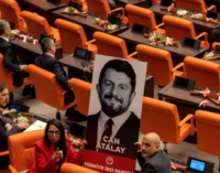 Erdoğan ataca tribunal constitucional à medida que crise judicial da Turquia se aprofunda