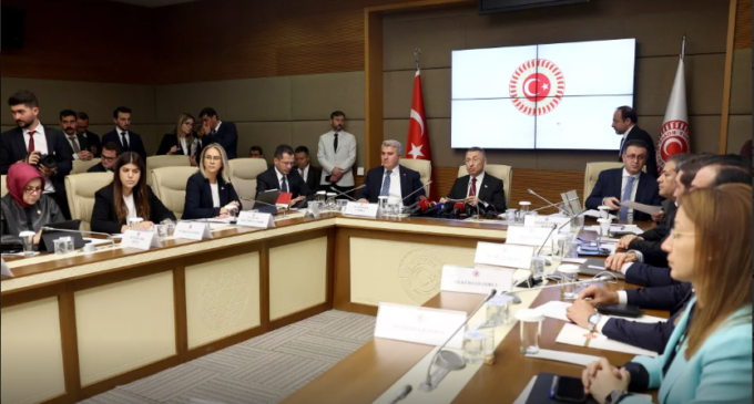 Turquia exige que Suécia silencie jornalistas, feche veículo de notícias para garantir aprovação de candidatura à OTAN, diz relatório