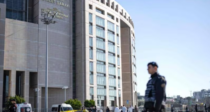 Turquia detém 34 pessoas após suposto ataque terrorista em tribunal de Istambul