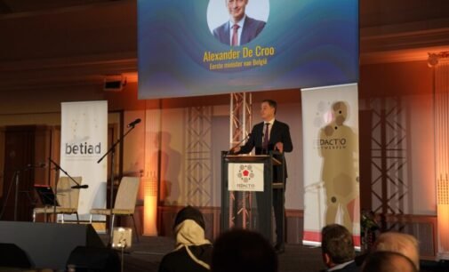 Primeiro-ministro belga participa de iftar com grupo ligado ao Hizmet e irrita Ancara