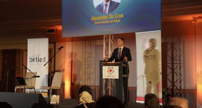 Primeiro-ministro belga participa de iftar com grupo ligado ao Hizmet e irrita Ancara