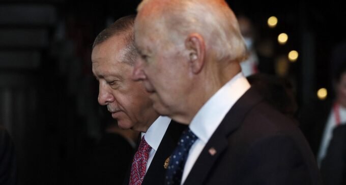 Erdoğan se prepara para reunião confidencial com Biden em maio