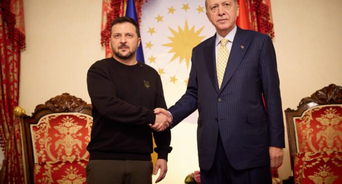 Zelensky tem conversas em Istambul com Erdogan sobre a guerra e o Mar Negro