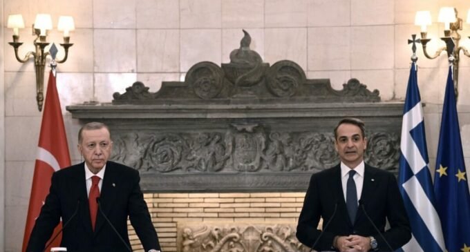 Primeiro-ministro grego Mitsotakis vai encontrar Erdoğan em Ancara em 13 de maio