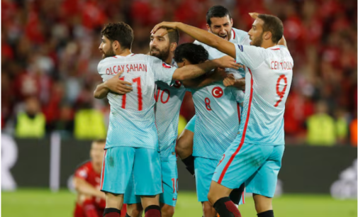 Turquia tem vantagem na batalha com os tchecos por vaga no mata-mata