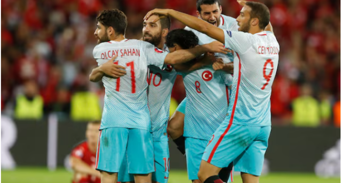 Turquia tem vantagem na batalha com os tchecos por vaga no mata-mata