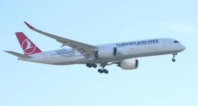 Piloto morre enquanto pilotava avião da Turkish Airlines dos EUA para a Turquia