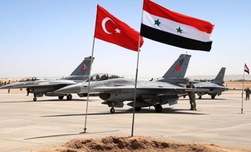 Ministério da Defesa da Turquia nega estabelecimento de novas bases militares e implantação de F-16s na Síria
