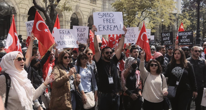 Grupos de direitos humanos condenam prisão de advogado do prefeito de Istambul