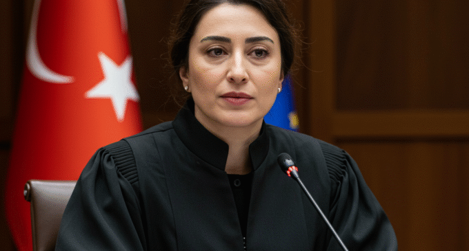 Juíza turca na principal corte de direitos humanos da Europa defende argumentos falsos do governo durante julgamento