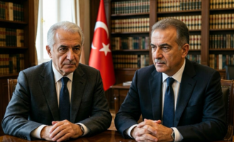 Ex-presidente do Supremo e ex-ministro do AKP criticam Judiciário e sistema presidencial como “desastre”