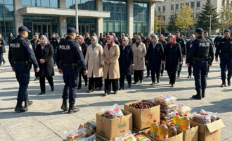 Turquia prende 42 pessoas por distribuir ajuda no Ramadã a famílias do Movimento Hizmet