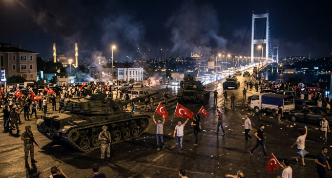 15 de julho: a operação de falsa bandeira de Erdoğan e a destruição sistêmica da democracia turca