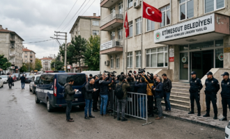 Ator-prefeito da oposição é preso em repressão que se expande contra municípios do CHP na Turquia