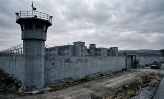 Advogados turcos denunciam tortura e confinamento severo de detidos presos antes da cúpula da OTAN